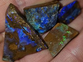 Australische Boulder Opal Rohsteine