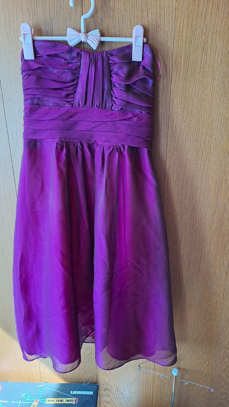 Kleider: Kleid – Gebraucht aus Auw von san_gc9w