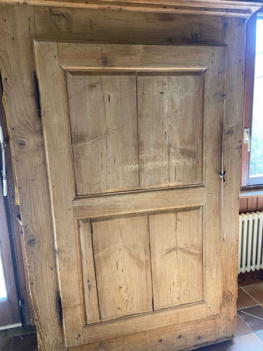 Armadi: Armoire ancienne bois brut – Usato da Bevaix venduto da car_fyw5 2