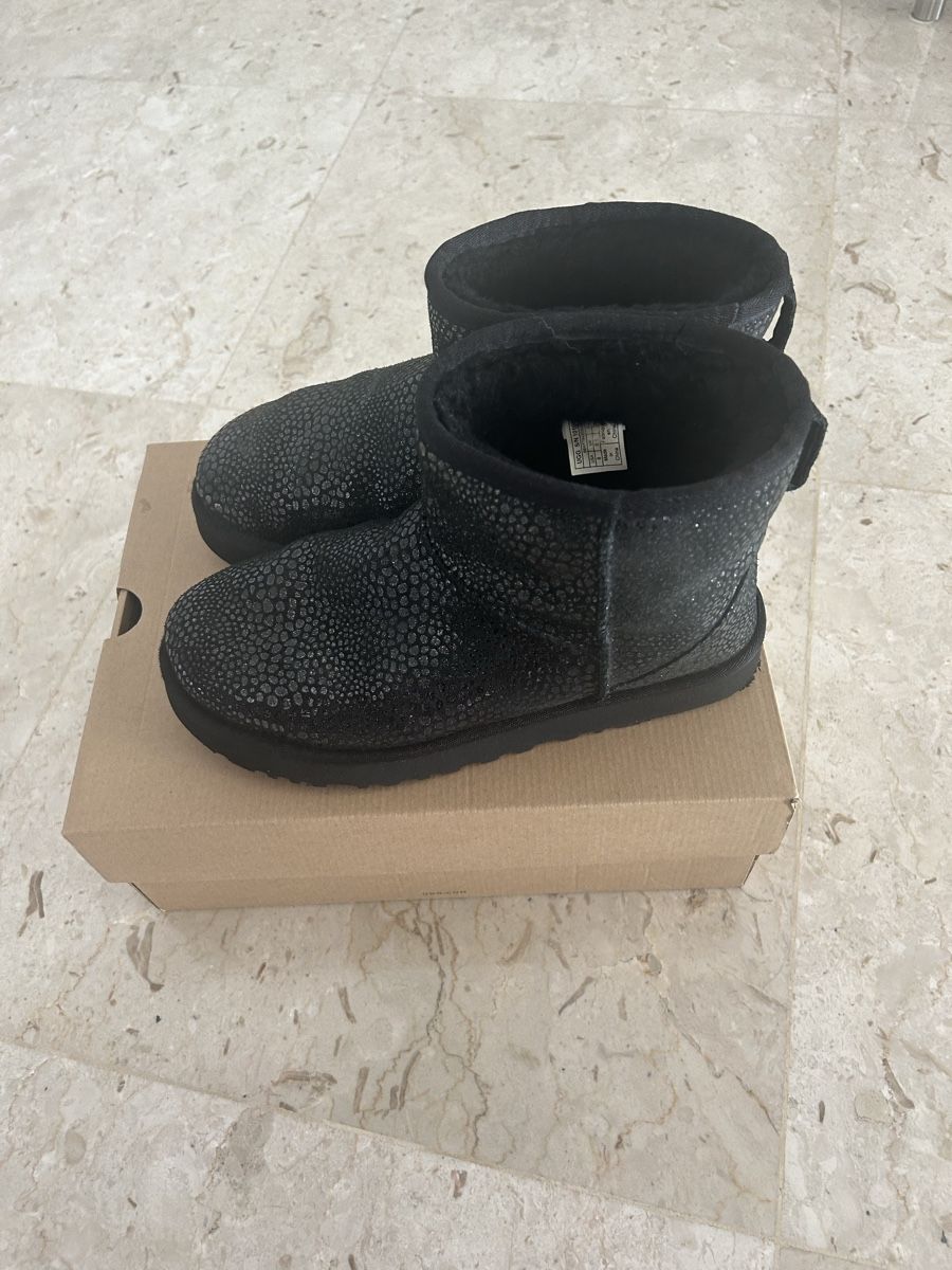Ugg Scarpe da donna: Stivaletti UGG classic mini glitzy num 39 – Usato da Locarno venduto da Matic04