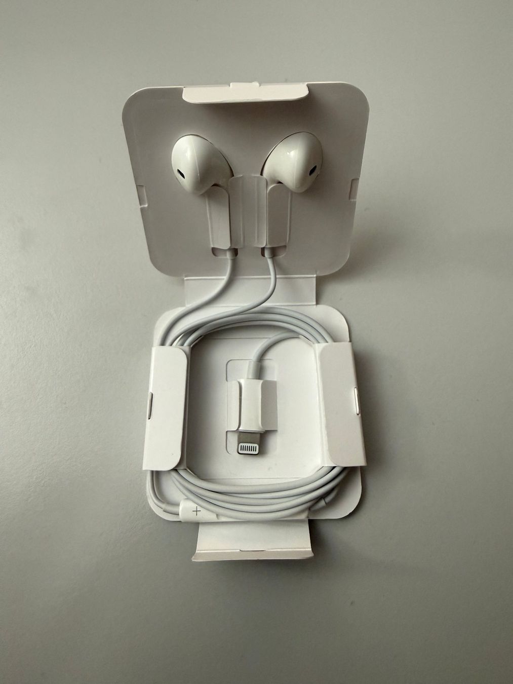 Apple Casques audio: Apple EarPods (Lightning Anschluss) – Neuf avec emballage d'origine à Rheinfelden par Skifahrer27