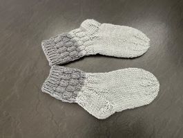 Handgestrickte Kinder-Socken Gr. 25 Fusslänge 16 cm