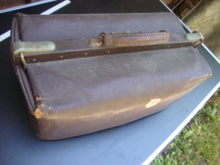 Antike Ärzte-Tasche, Reisetasche, Arztkoffer stark gebraucht