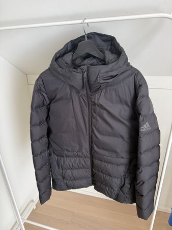 Schwarze Adidas Daunenjacke mit Kapuze, Grösse L!