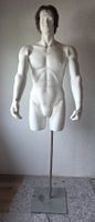 Männliche Schaufensterpuppe, Torso mit Ständer