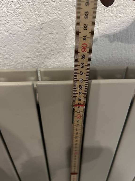 Radiatori: Radiator in Farbe taupe – Usato da Wegenstetten venduto da M.L02 1