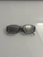 DUNKLE SONNENBRILLE