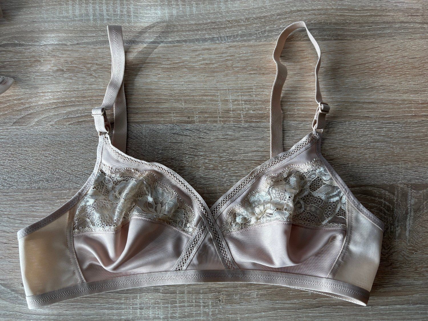 Autres dessous: Büstenhalter hautfarbig – Neuf (Voir description) à Pfäffikon SZ par Desideria0