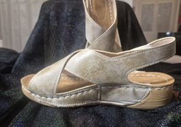Sandali da donna Beige con fasce incrociate taglia 38 nuovo