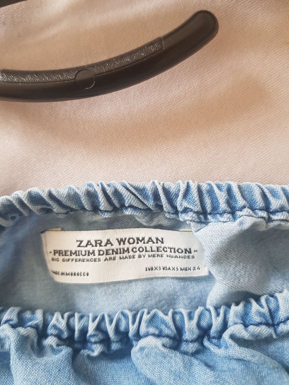 Zara Tops: Zara Denim Off-Shoulder Top – Gebraucht aus Eschenbach SG von SanFranciscoCalifornia 1