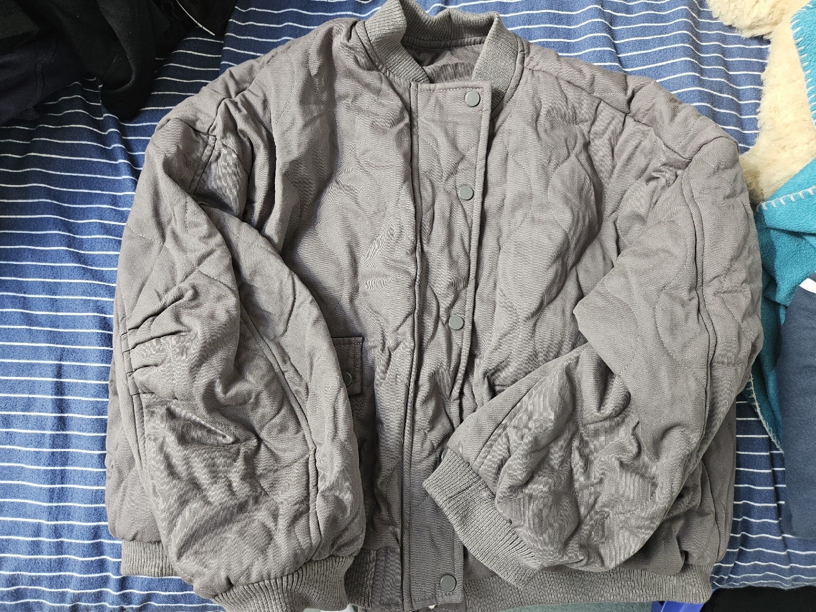Manteaux: Gesteppte Dunkelgraue Jacke – Neuf (Voir description) à Fehren par hxna36