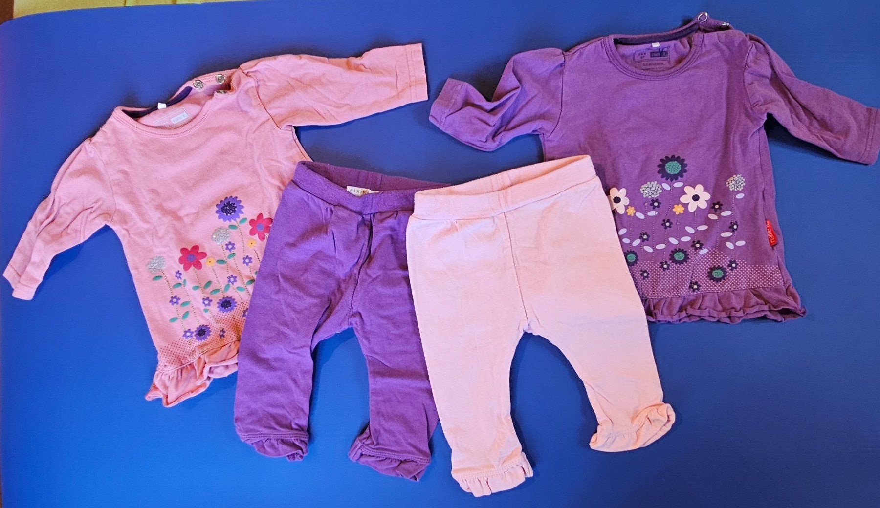 Lotti & Set di vestiti: 2 Set aus Langarmshirt und Hose Gr.62 – Usato da Staffelbach venduto da Frisco77