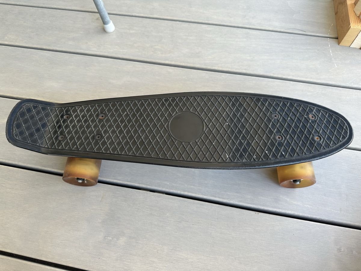 Skateboards: Kids Skateboard 55cm – Usato da Dübendorf venduto da Zuerimuusli