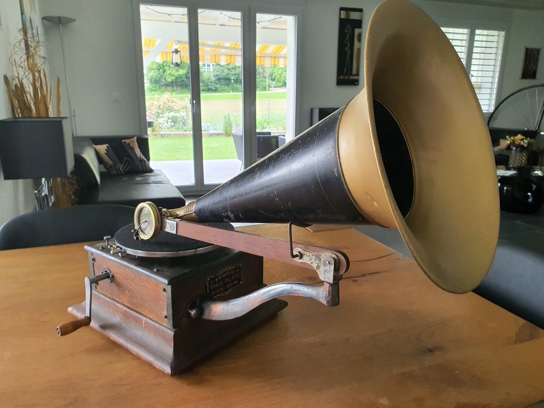 Plattenspieler: Grammophon Victor "Royal" Schwenkarm – Gebraucht aus Hüntwangen von Scarciglias-Antiques 2