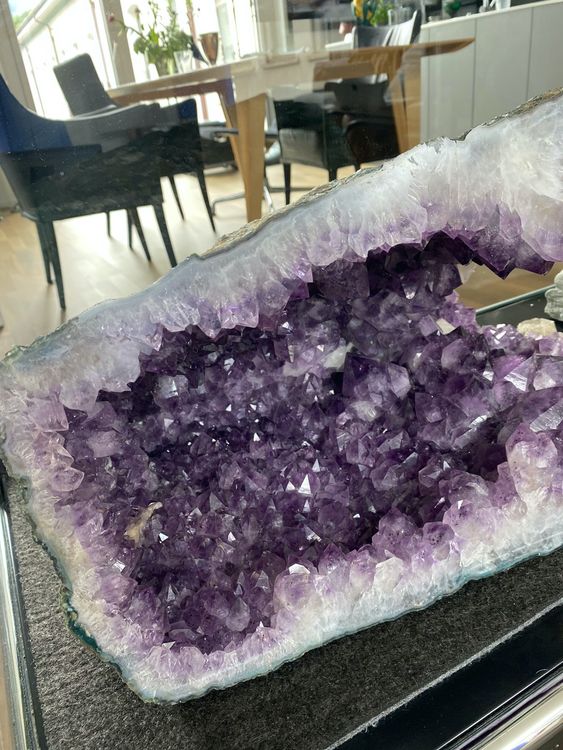 amethyst-druse mit 2 grossen calciten 18,8 kg super qualität 2