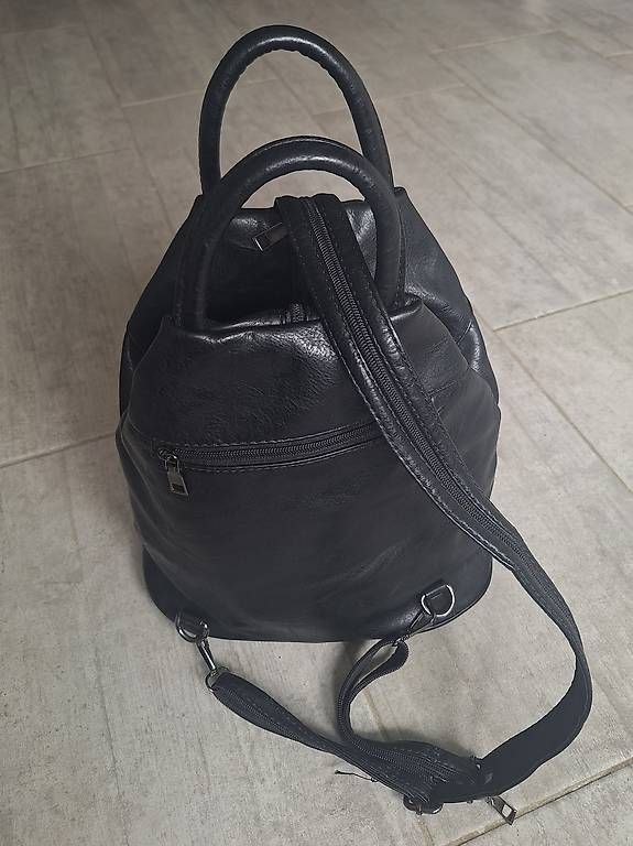 Zaini: Sac à dos noir élégant – Usato da Vucherens venduto da curious 1