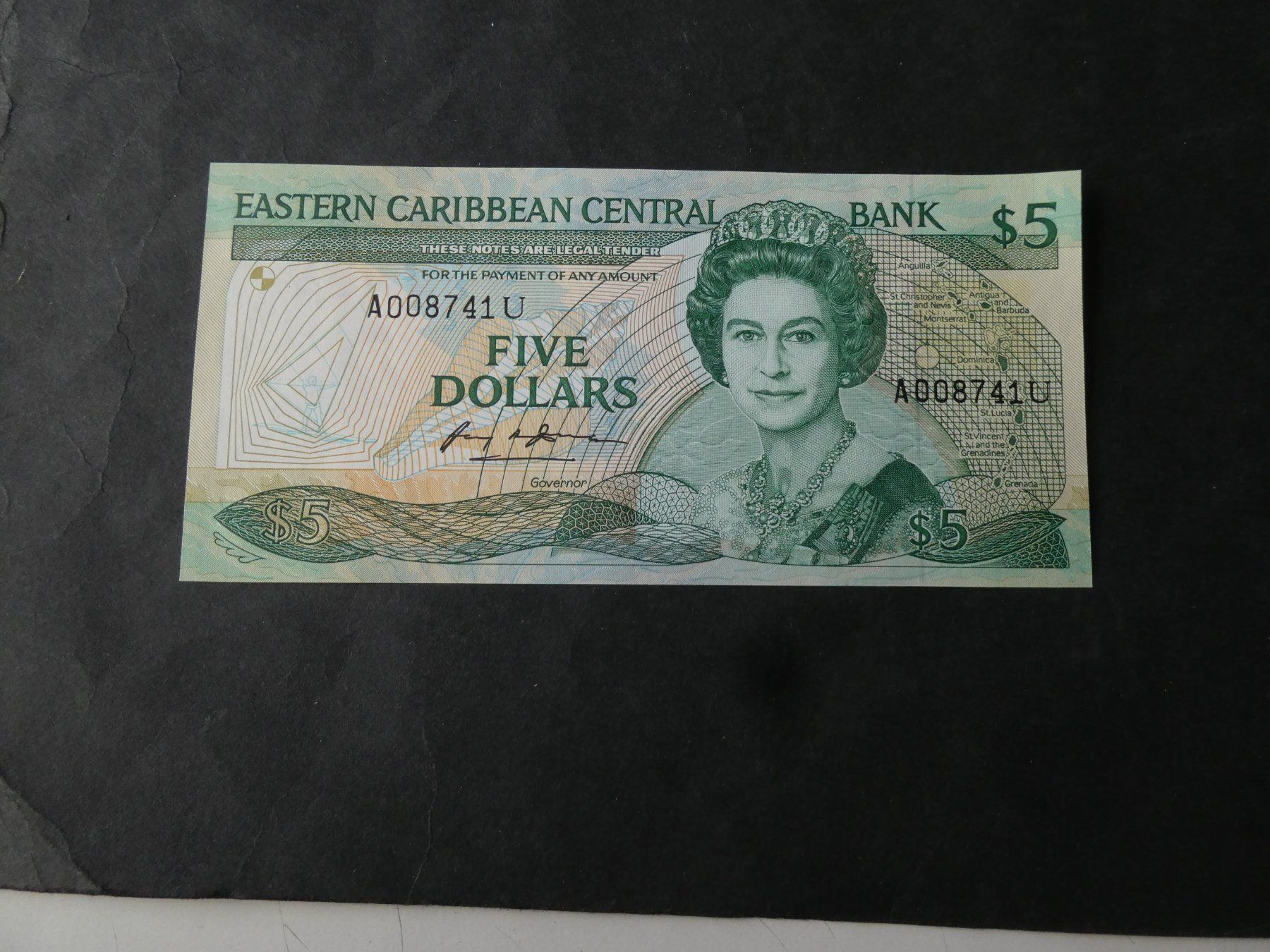 Banconote: Eastern Caribbean, 5 Dollars ungefaltet – Usato da Hinterforst venduto da Rohusri