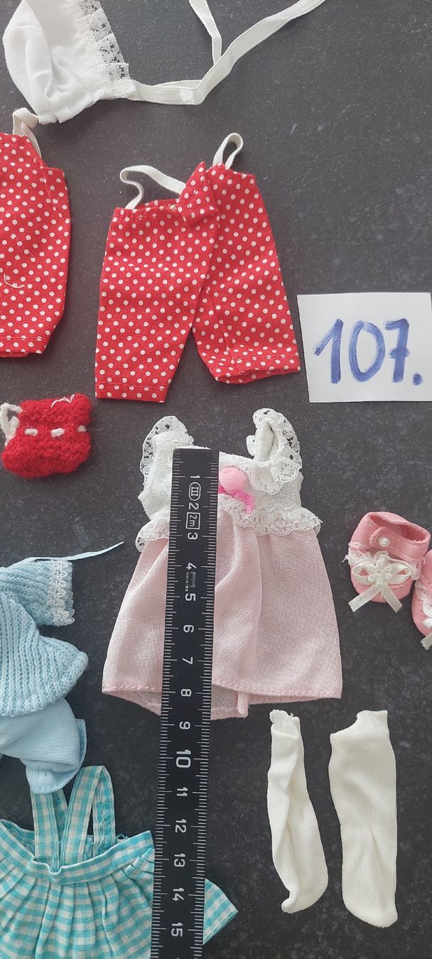 Bambole: Kleine Puppenkleidchen  – Usato da Muri AG venduto da nindo1 2