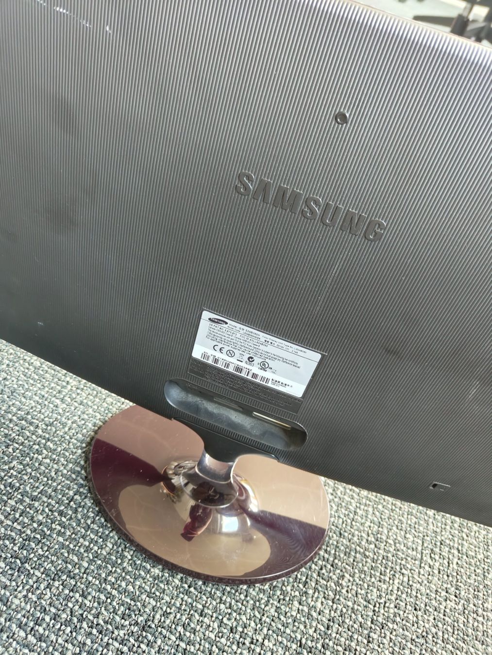Samsung Monitor: Samsung Monitor 24" – Usato da Glattbrugg venduto da kommpass_gmbh 2