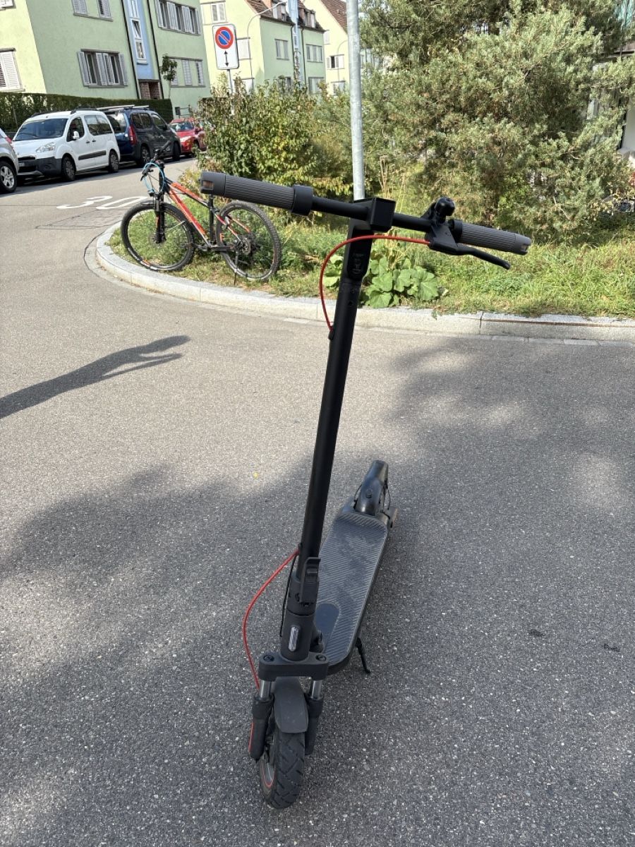 Scooter: Xiaomi 5 Max Schwarz e-Scooter 30 km/h – Usato da Zürich venduto da lil_2wwx 1