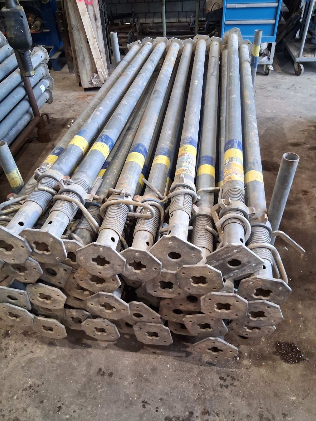 Tutti gli attrezzi: Deckenstützen Doka 20/400 – Usato da Eriswil venduto da Bagger014 3