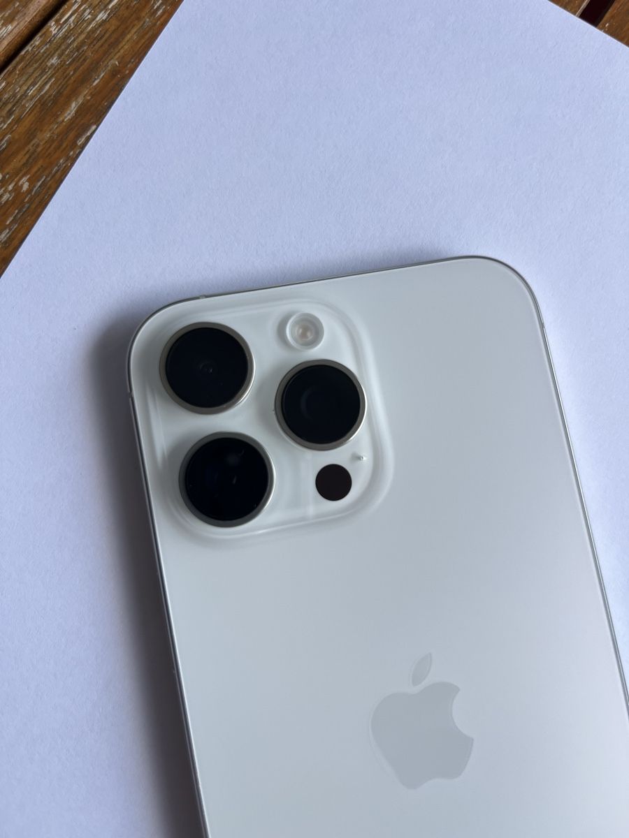 Apple Telefoni cellulari / Smartphones: iPhone 16 Pro Max – Nuovo (secondo la descrizione) da Cheseaux-sur-Lausanne venduto da emcy78 5
