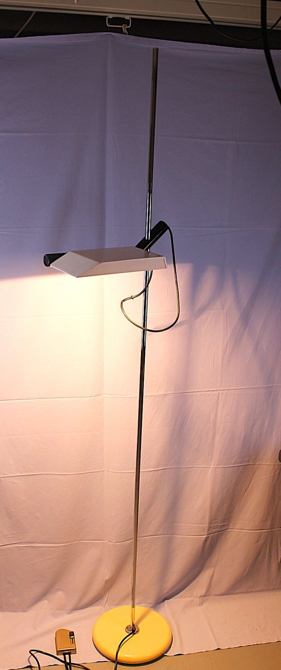 Guzzini Lampen: iGuzzini Stehlampe mit Fussdimmer – Gebraucht aus Reinach BL von bk_brockireinach 1