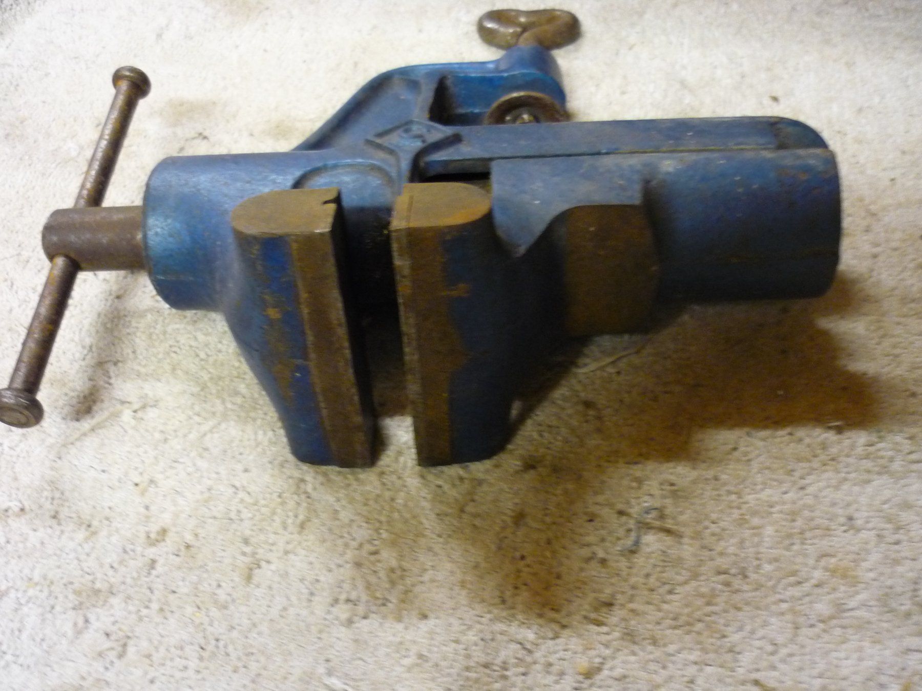 Tous les outils: Schraubstock – D'occasion à Ebnat-Kappel par chech