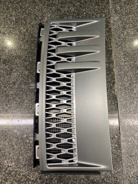 Land Rover Tutti pezzi di ricambio auto: Kotfügelblende links Range Rover 2010 - 2012 – Nuovo e nell'imballaggio originale da Au ZH venduto da ausee01