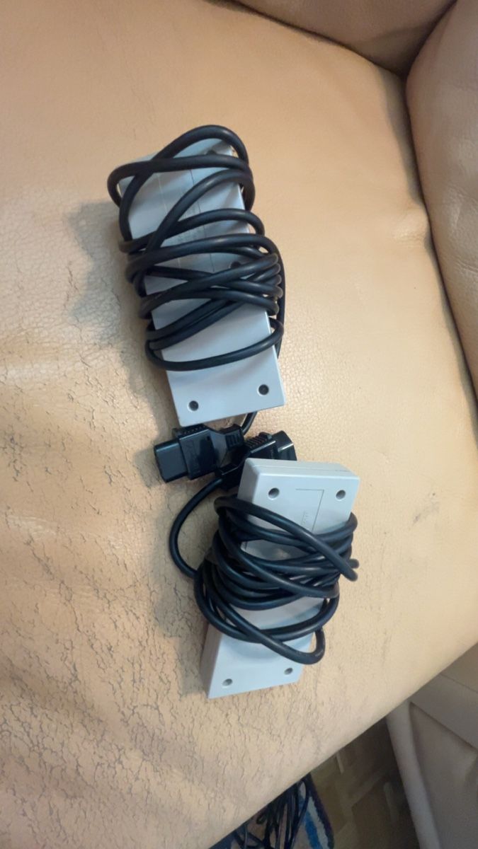 Nintendo Consoles: Nintendo NES Konsole Bundle inkl. 2 Controller & 5 Spiele – D'occasion à Buchs AG par dim_6c9l 5
