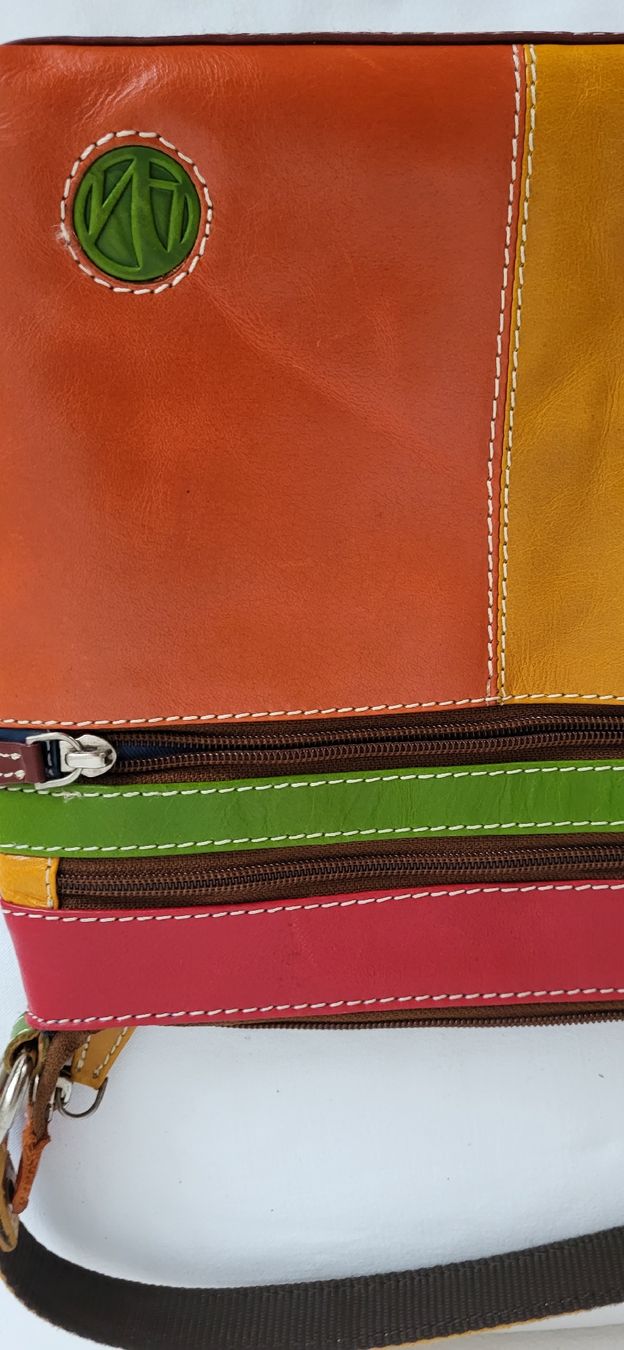 Taschen für Damen: Farbige Handtasche – Gebraucht aus Spiez von Lotta2 1