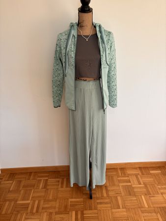 Neue Sommerhose, gerippt, mintgrün, Grösse M, bequem!