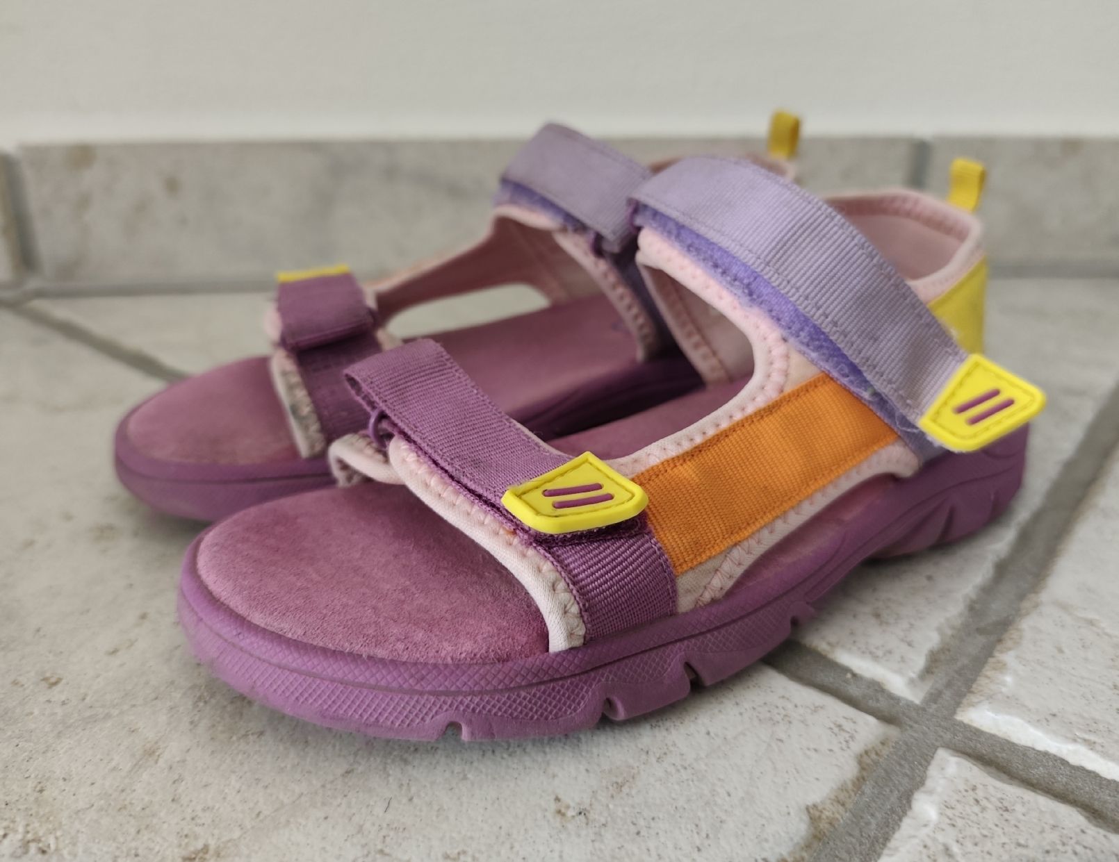 Scarpe per ragazze: Mädchensandale Grösse 32 – Usato da Chur venduto da Rodanisa