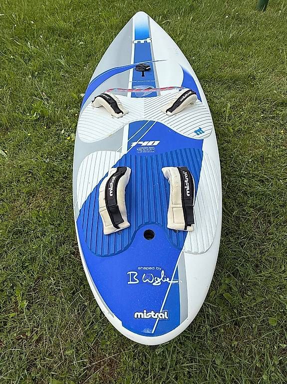 Planches de surf: Windsurfbrett Mistral Radar 140 L – D'occasion à Münchenstein par Cheroundoloo 1