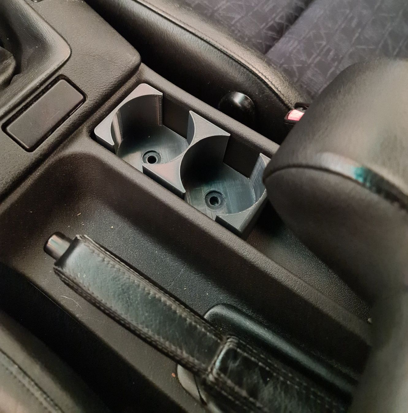 BMW Tutti pezzi di ricambio auto: Porte-gobelet bmw e36 / Z3 – Nuovo (secondo la descrizione) da Orbe venduto da Sdcr 1