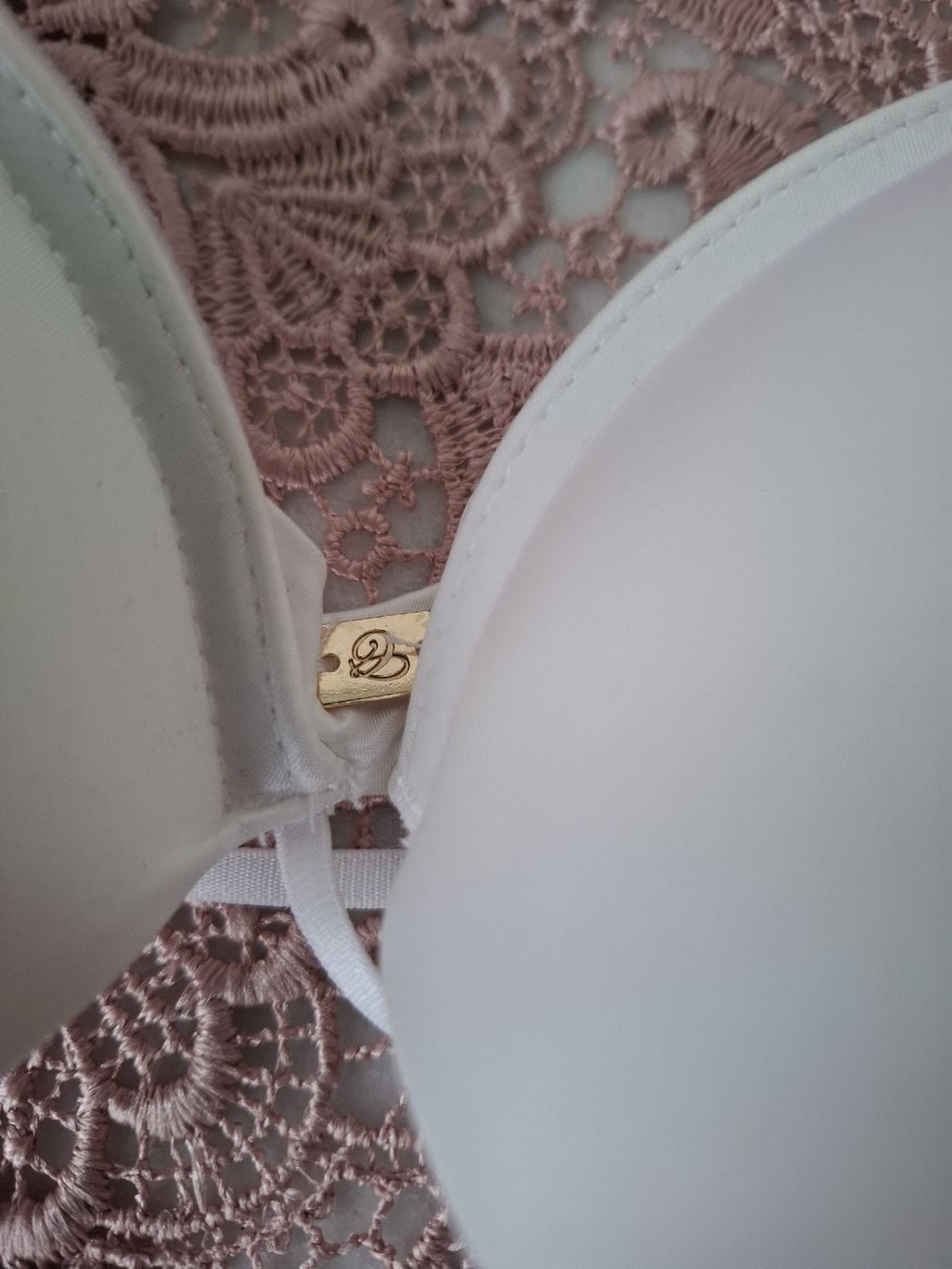 Altra biancheria intima: BH mit Goldkette, Grösse 70 B weiss – Nuovo (secondo la descrizione) da Zuchwil venduto da bvj_5t82 2