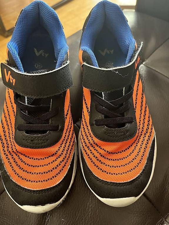 Schuhe für Jungen: Hallenschuhe Turnschuhe Victory – Gebraucht aus Baden von blueanastasia