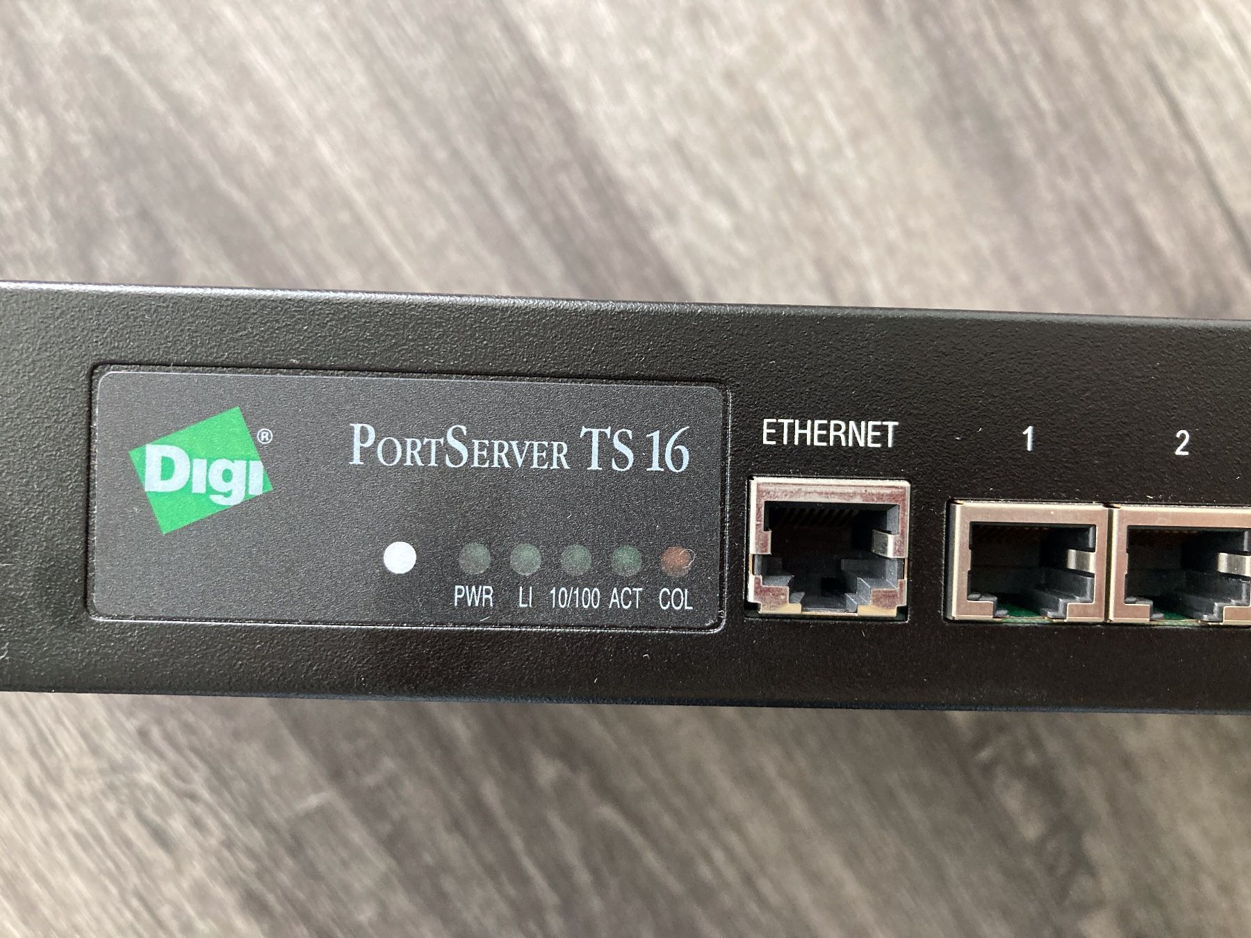 Serveurs: Digi  PortServer TS16 50000854-01 – D'occasion à La Plaine par sil4555 3