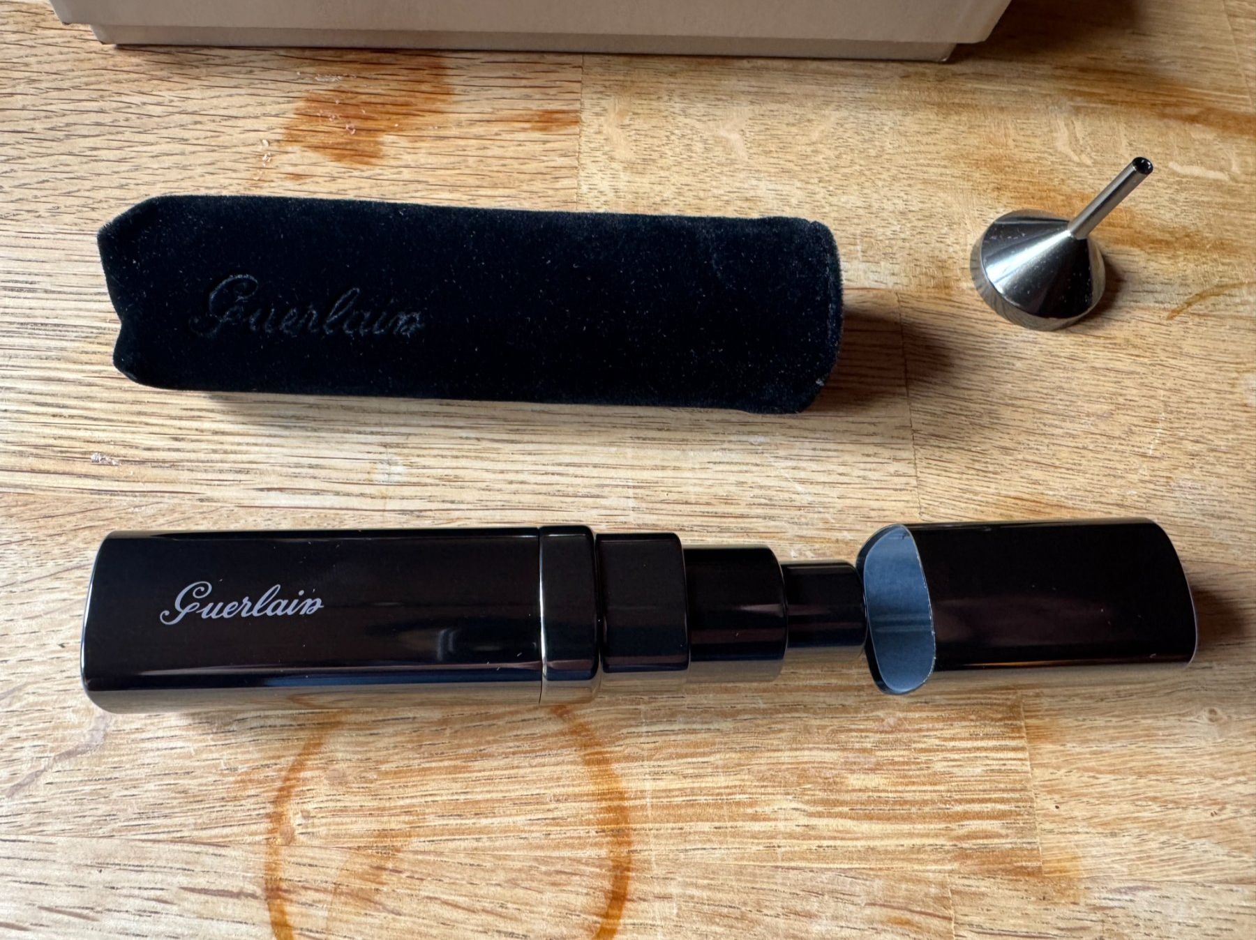Guerlain Flaconi: Fancy Guerlain atomizer spray bottle with velvet pouch – Nuovo (secondo la descrizione) da Grund b. Gstaad venduto da ReLuxe 1