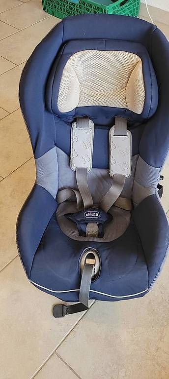 Chicco Seggiolini per auto: Siège auto réglable Chicco 9 à 18kg – Usato da Ste-Croix venduto da kar_9x7w 1