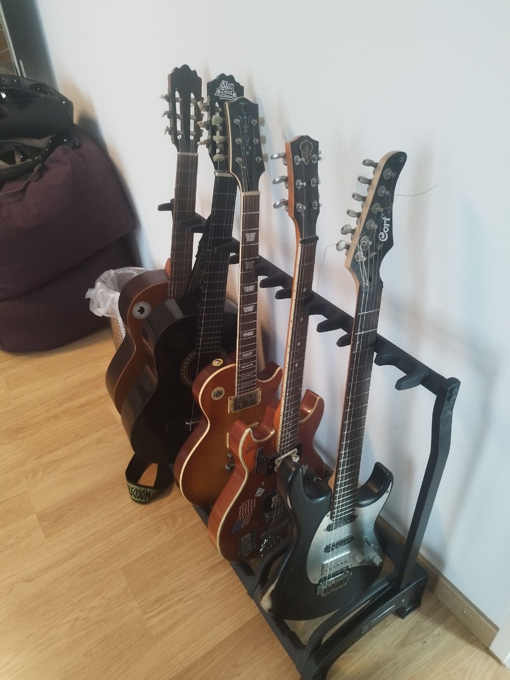 Musikinstrumente: Gitarren Sammlung zu verkaufen – Gebraucht aus Zug von Humdudel