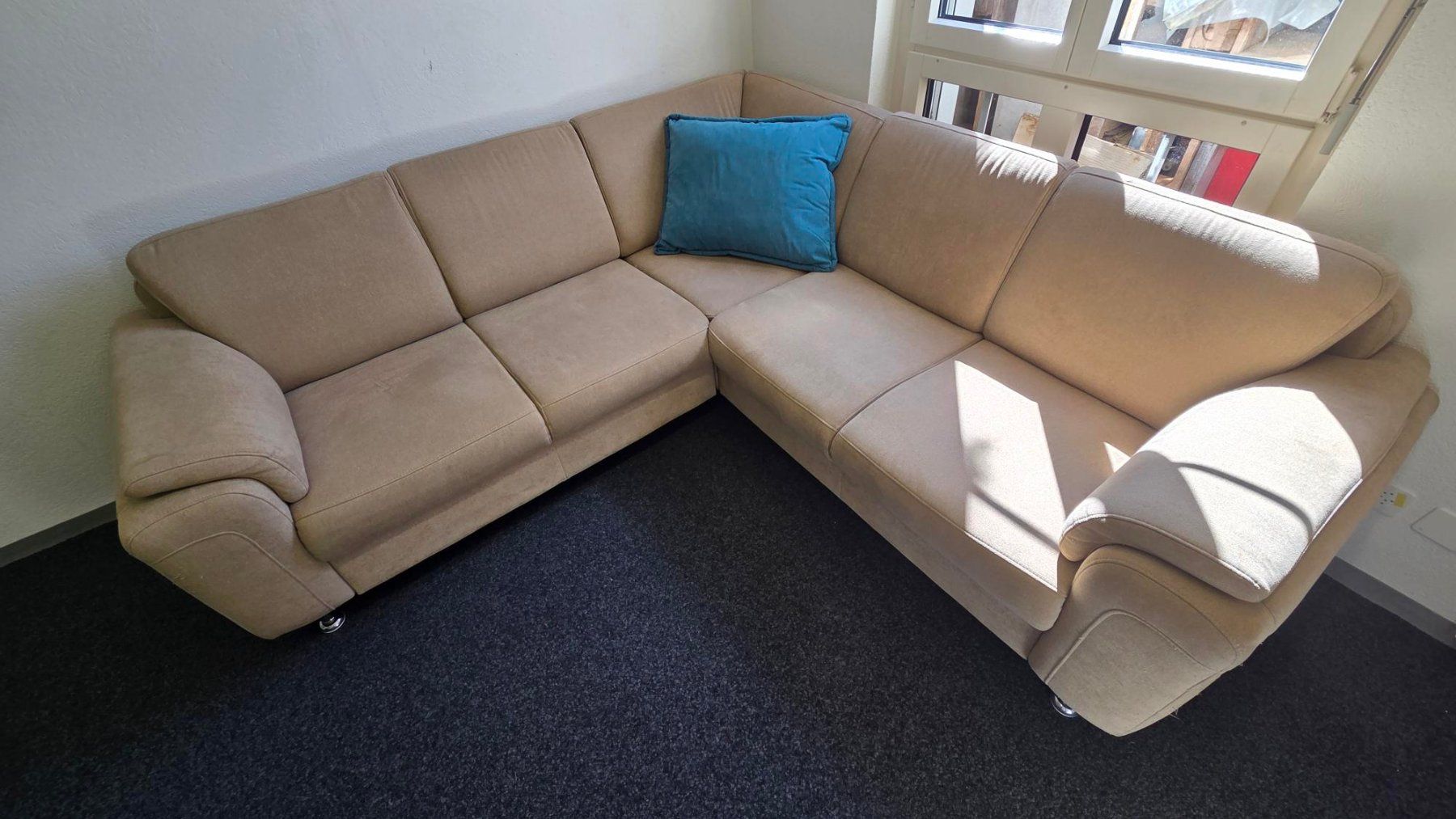 Divani: Gemütliches Ecksofa mit Auszug – Usato da Regensdorf venduto da Beeker