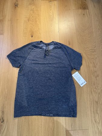 Lululemon Metal Vent Tech Short Sleeve T-Shirt Size L blue