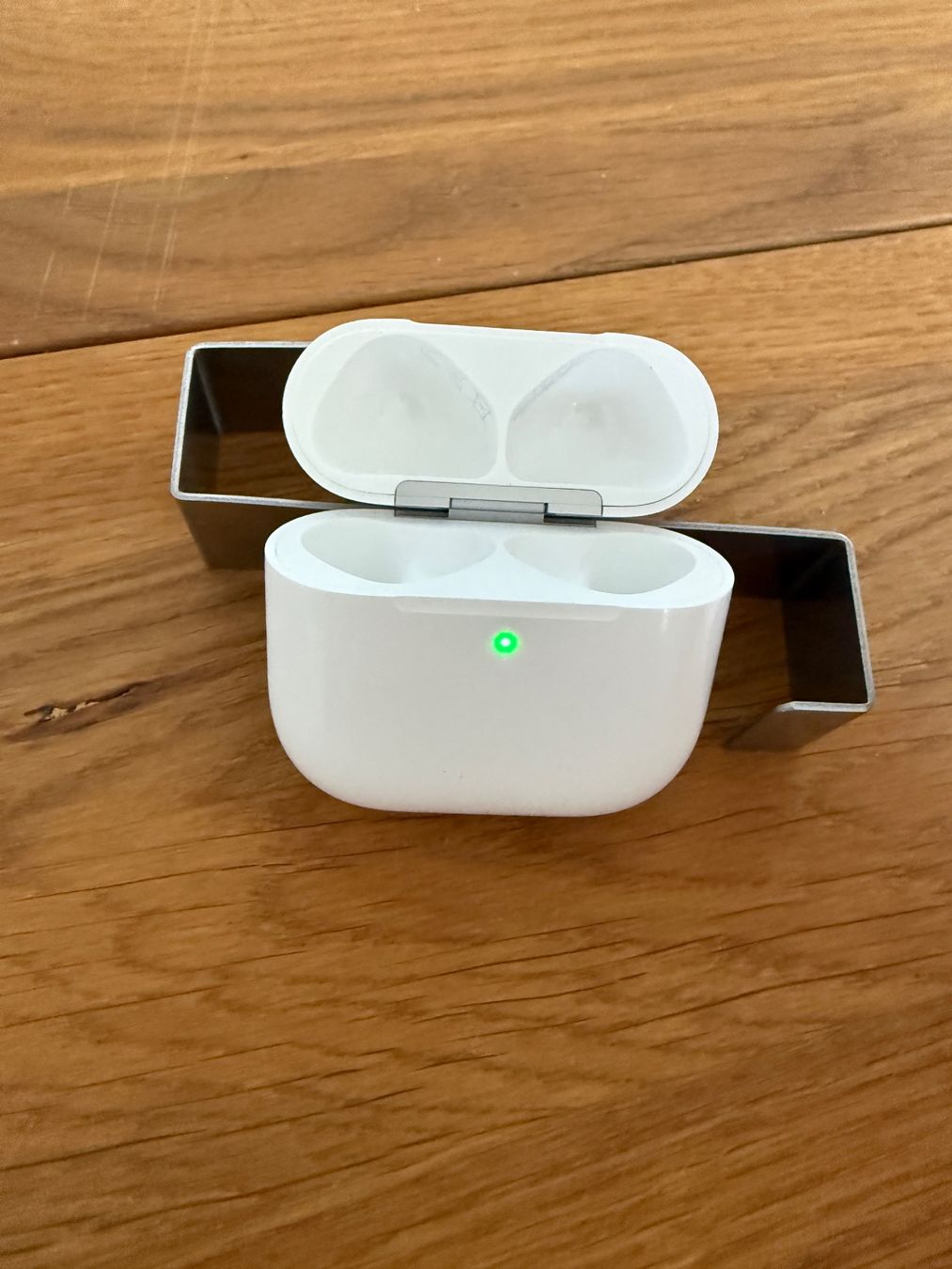 Apple Kopfhörer: APPLE AirPods 4 Charging Case – Gebraucht aus Lausanne von Nine1982