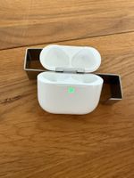 APPLE AirPods 4 Charging Case