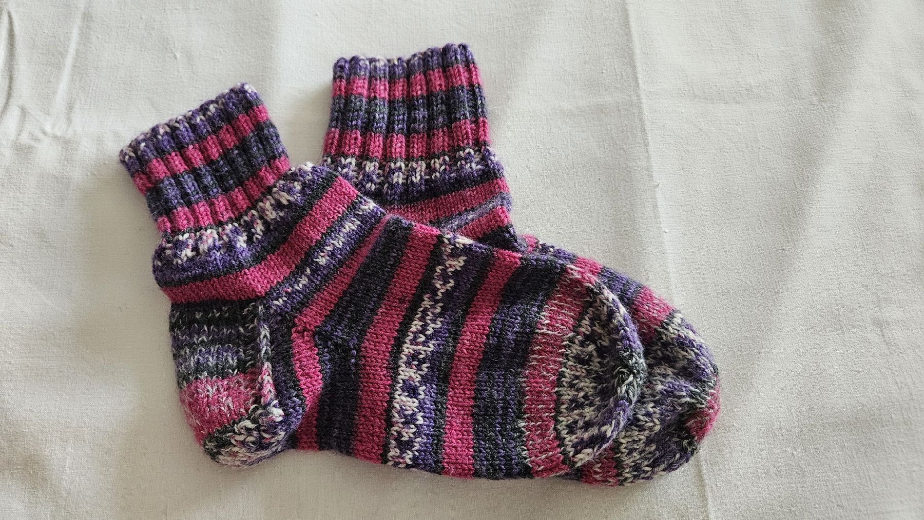 Chaussettes enfants: Handgestrickte Socken, Grösse 36-38 – Neuf (Voir description) à Ettingen par samiba 1