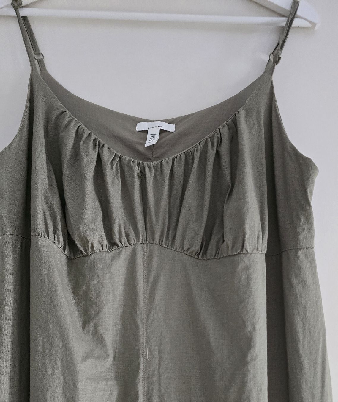 Kleider: Schönes Kleid in Oliv Gr. XL – Neu (gemäss Beschreibung) aus Sursee von M_Z 1