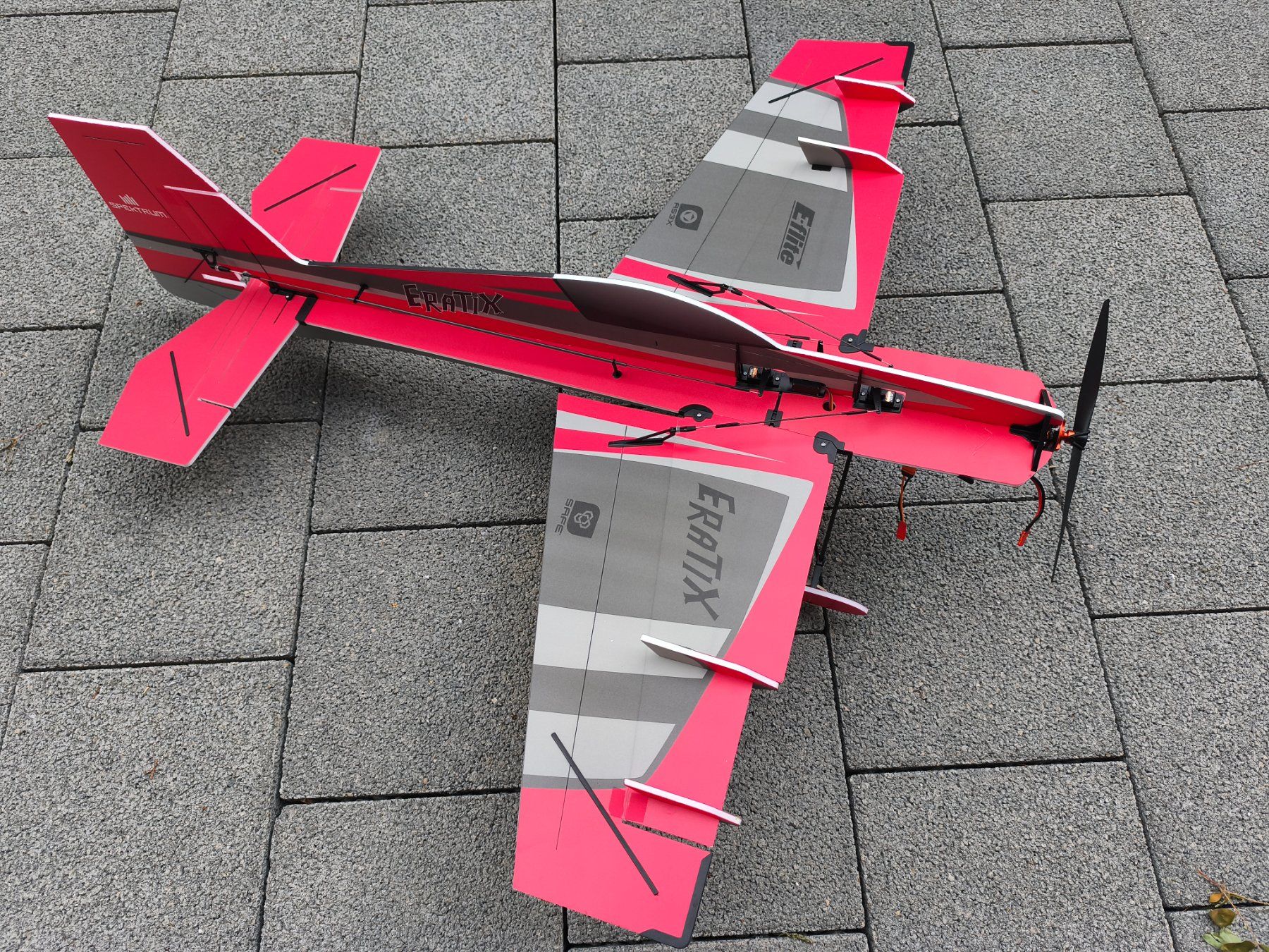 E-Flite RC Kits de montage: Shockflyer Eratix 3D 860 mm BNF Basic – D'occasion à Ennetbürgen par HPN