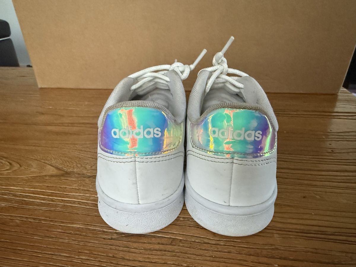 Adidas Damenschuhe: Adidas white sneakers. Size 37.5. Used – Gebraucht aus Veyrier von EleMast 2