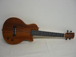 E-Ukulele Harley Benton mit Bag - wie neu!